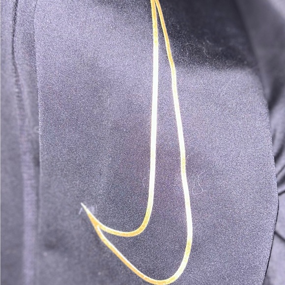 Nike dri fit leggings with small pocket and Nike logo in gold on leg - Picture 4 of 4